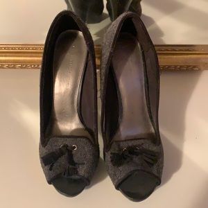 Open toed heels w cute tassels